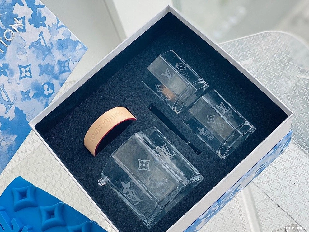 CUSTOM SET LV DRINKS 0815